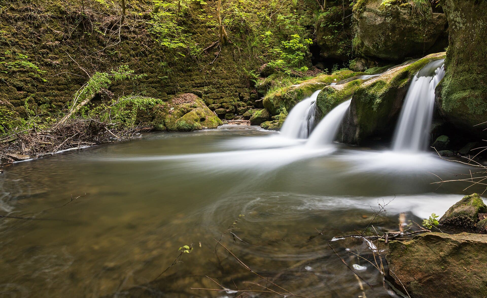Cascada del Schiessentümpel en Mullerthal, en un lugar distinto del circuito B2