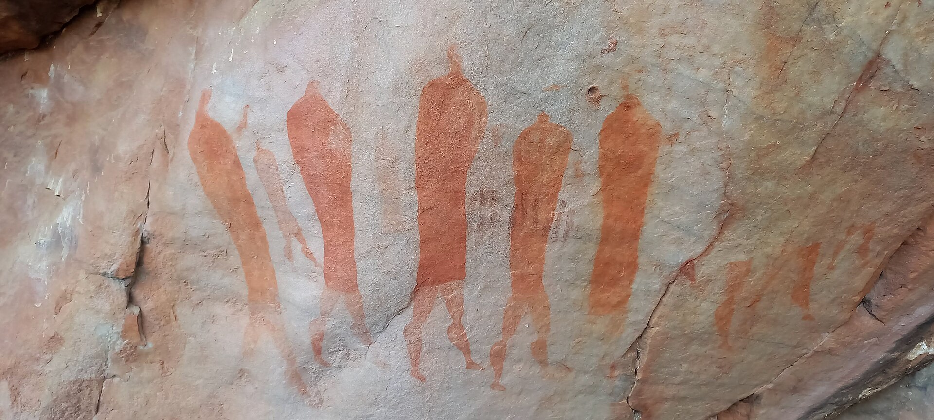 Pinturas rupestres en un abrigo de arenisca cerca de Stadsaal