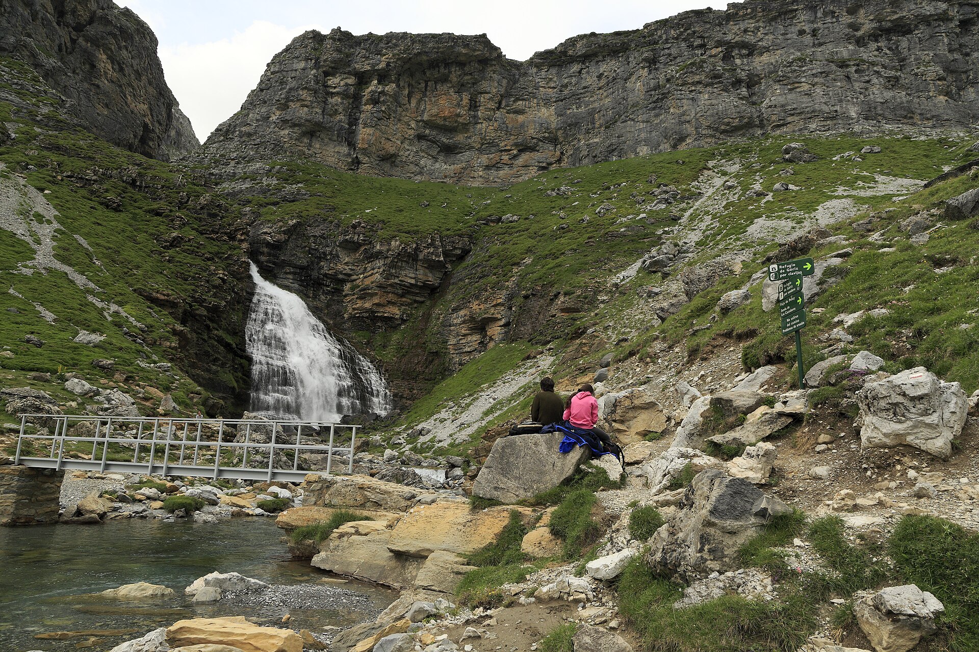 The Cola de Caballo waterfall at the head of the Soaso cirque