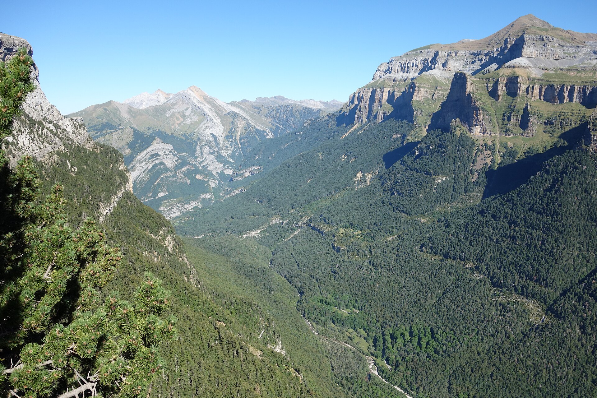 The Ordesa Valley seen from the Mirador de Calcilarruego
